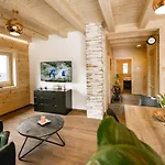 49 Nesselgraben - Aus Holz *