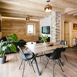 49 Nesselgraben - Aus Holz