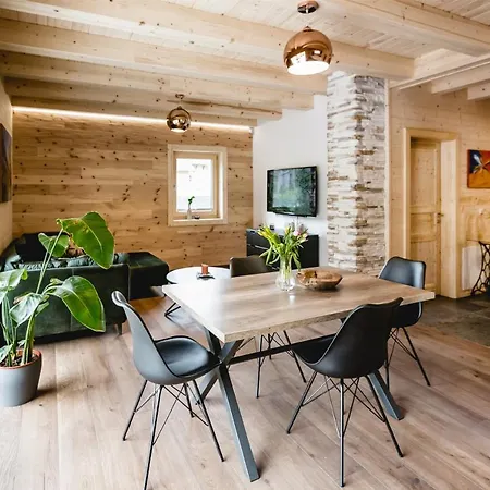 49 Nesselgraben - Aus Holz