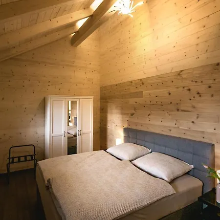 49 Nesselgraben - Aus Holz