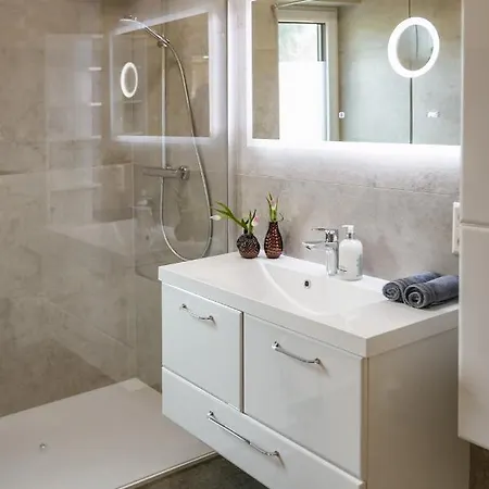 49 Nesselgraben - Aus Holz *