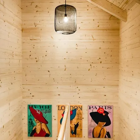 49 Nesselgraben - Aus Holz