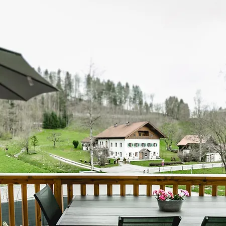 49 Nesselgraben - Aus Holz