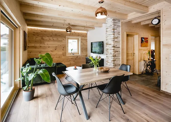 49 Nesselgraben - Aus Holz