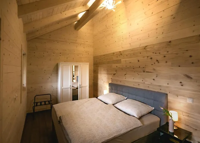49 Nesselgraben - Aus Holz
